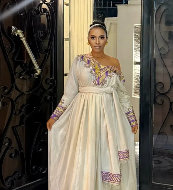 ግርማ ሞገስ ያለው ቀይ የሀበሻ ባህላዊ ቀሚስ - በፊደል ማርካቶ Ethiopian Traditional Dress –