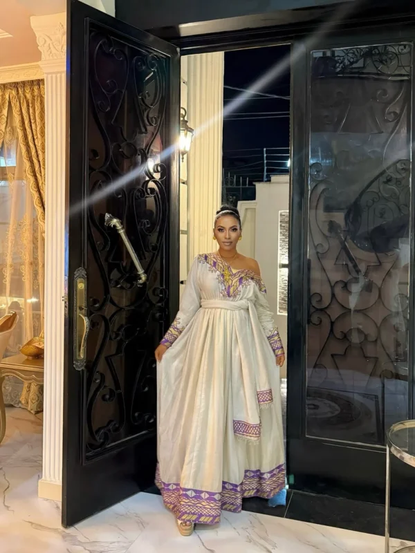 ግርማ ሞገስ ያለው ቀይ የሀበሻ ባህላዊ ቀሚስ - በፊደል ማርካቶ Ethiopian Traditional Dress –