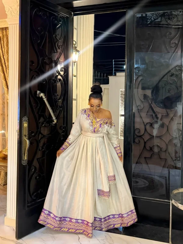 ግርማ ሞገስ ያለው ቀይ የሀበሻ ባህላዊ ቀሚስ - በፊደል ማርካቶ Ethiopian Traditional Dress –